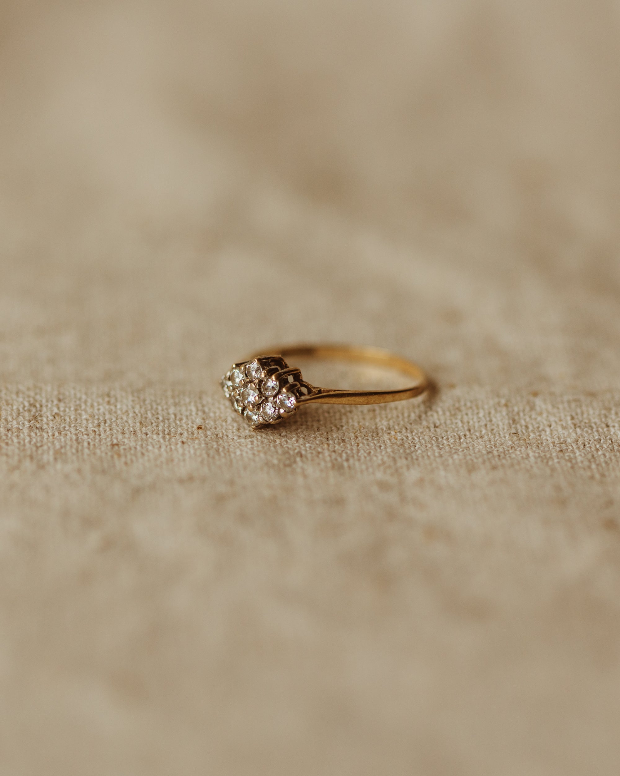Victoria Vintage 9ct Gold CZ Cluster Ring