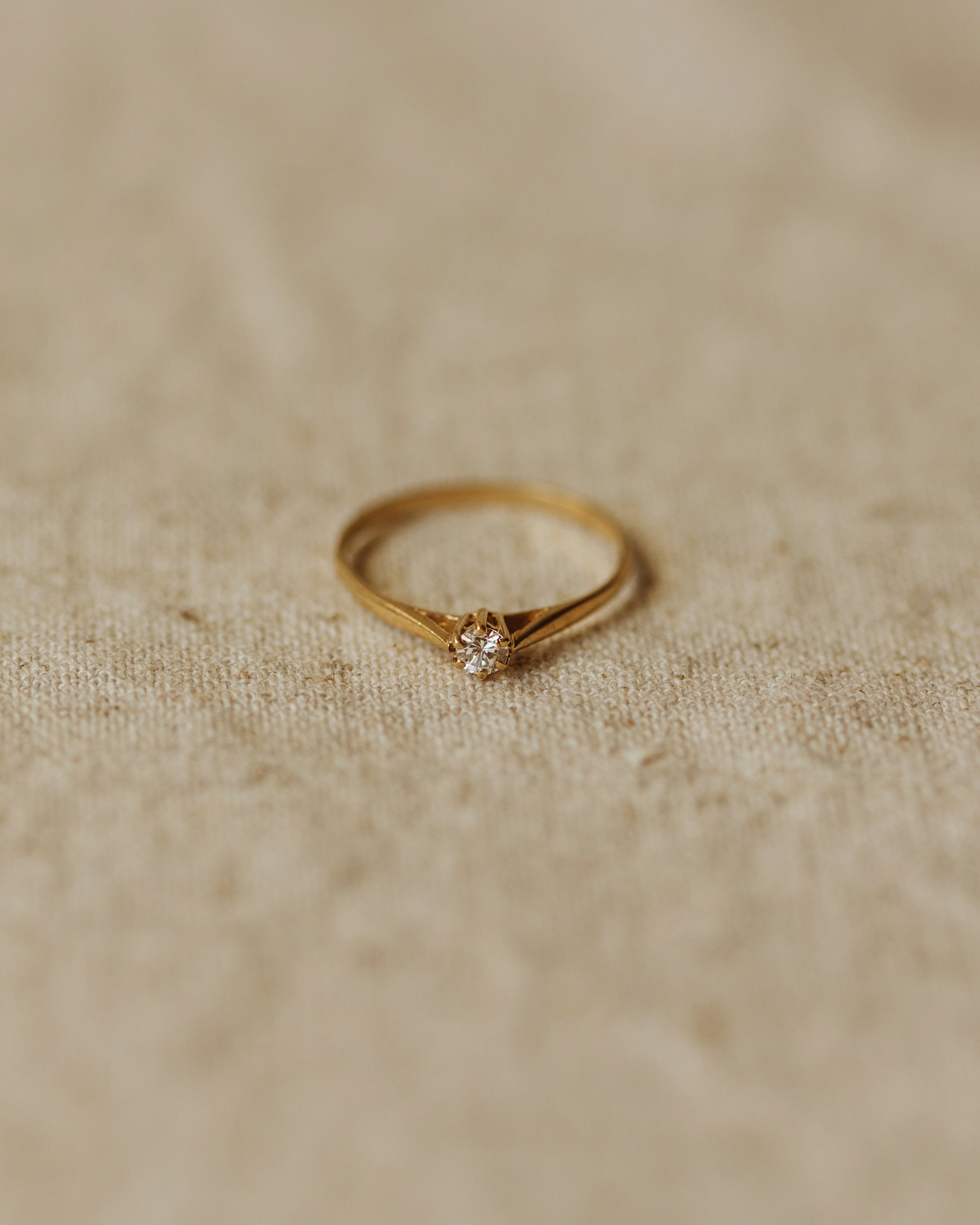 Image of Daphne 1988 9ct Gold CZ Ring