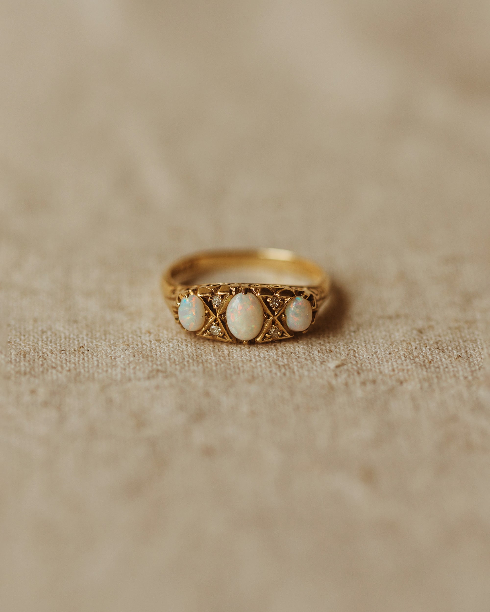 Alberta 1979 9ct Gold Opal & Diamond Ring