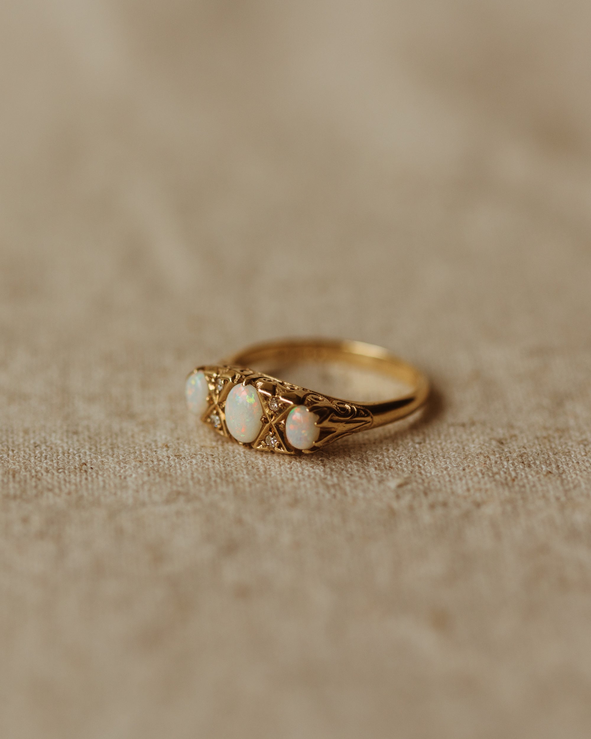 Alberta 1979 9ct Gold Opal & Diamond Ring