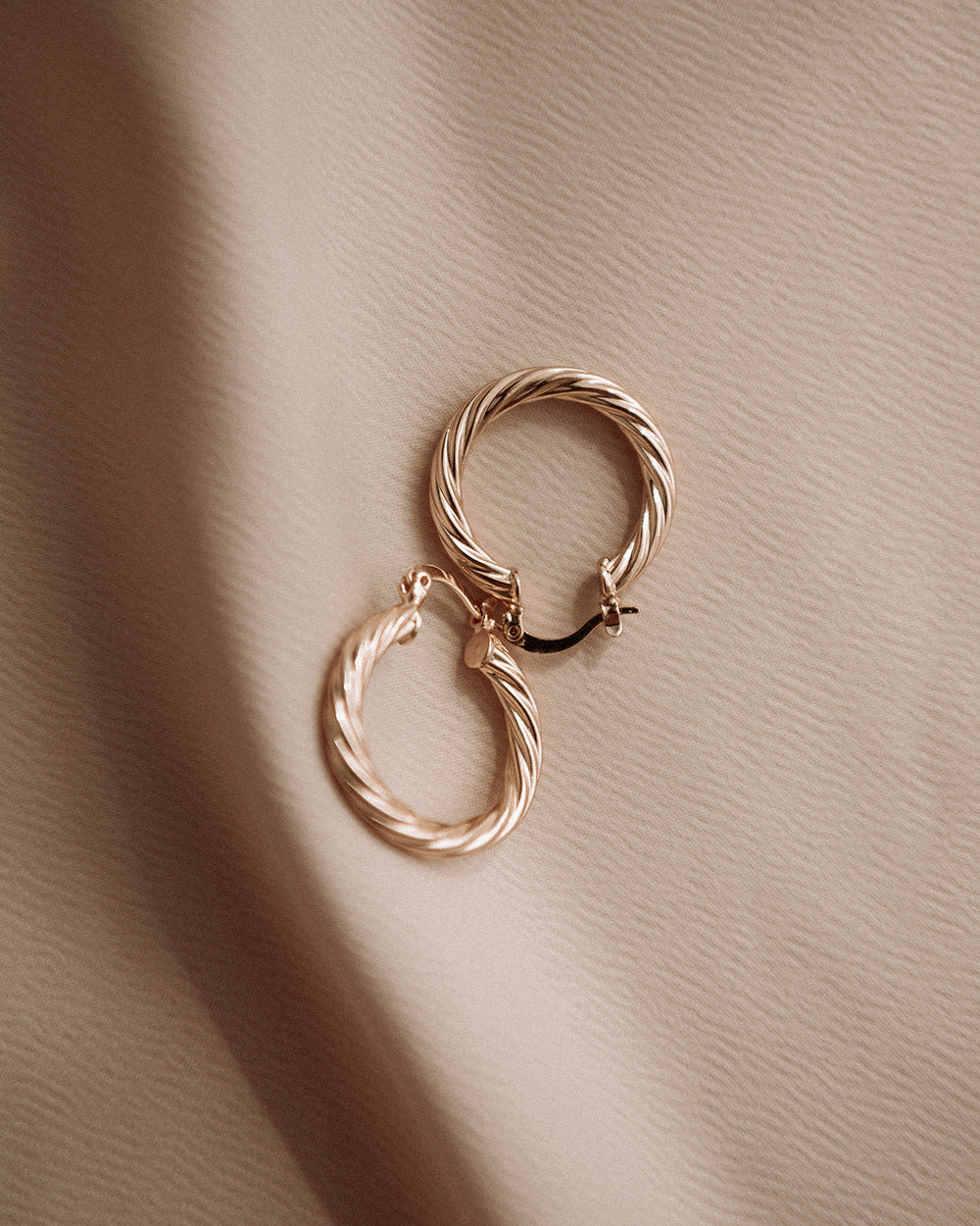 Etta Twisted Hoop Earrings - Mini