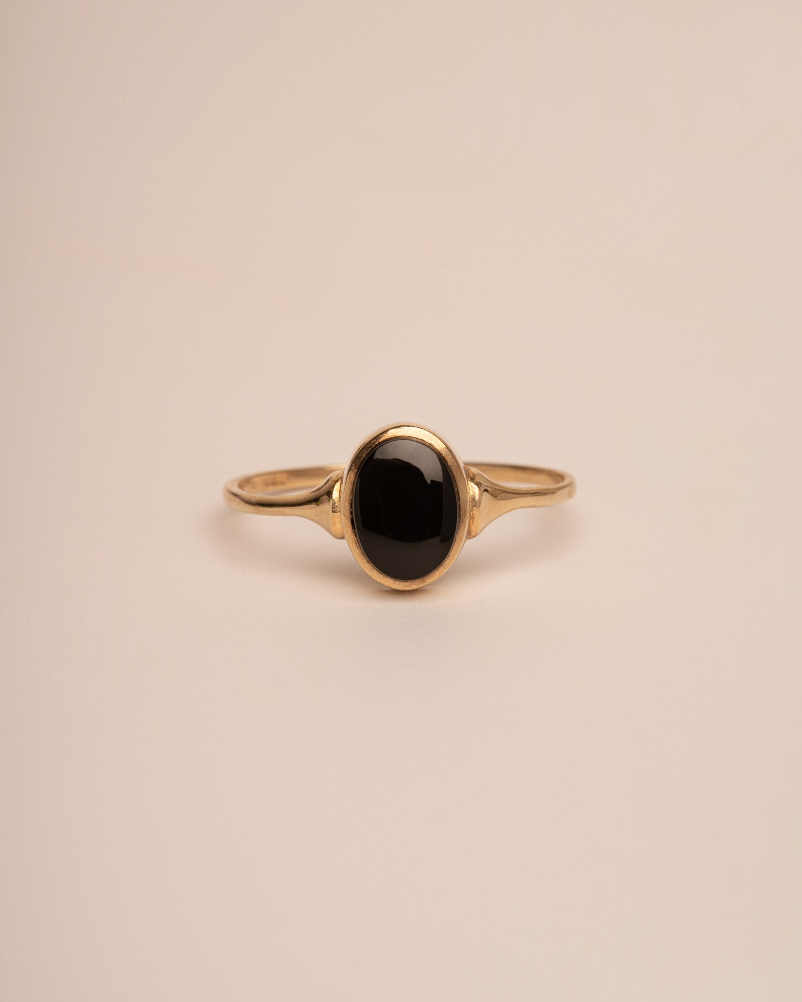 Image of Selma 9ct Gold Onyx Ring