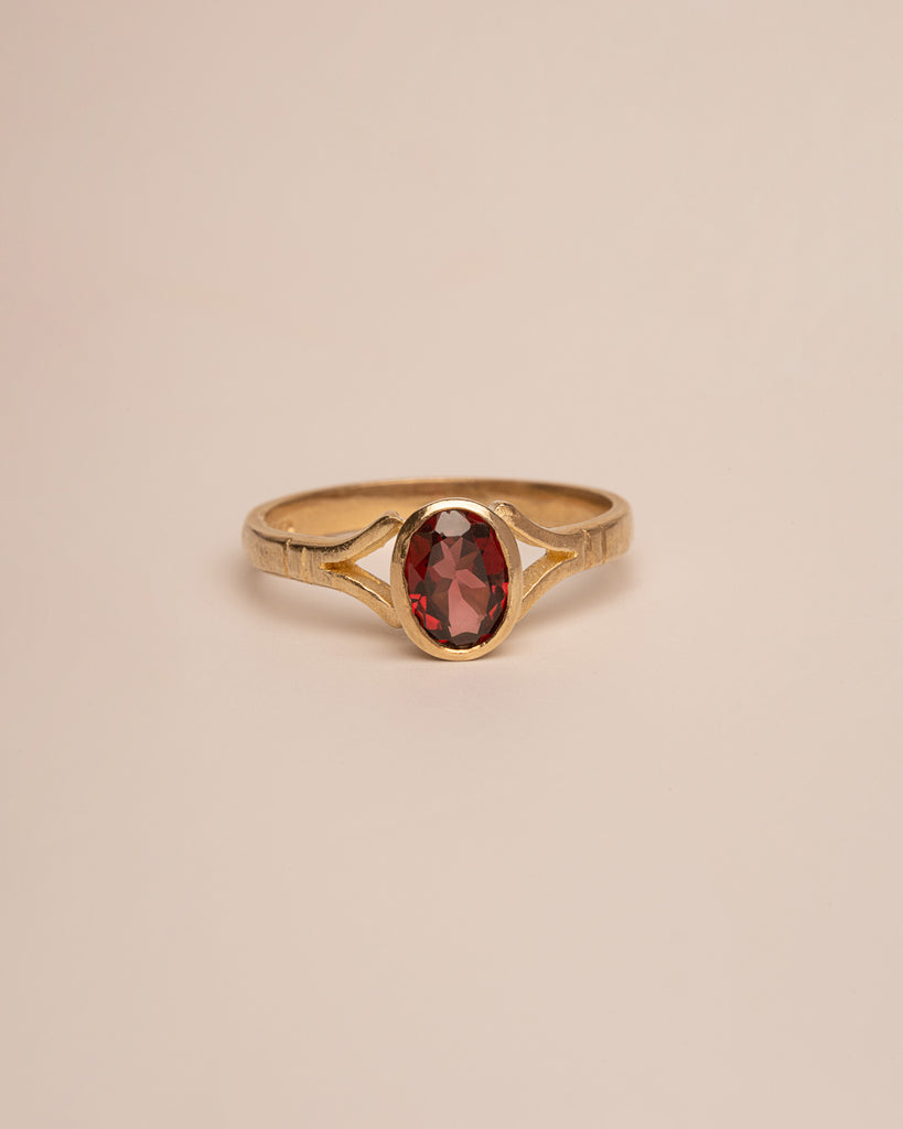 Daphne 9ct Gold Garnet Ring
