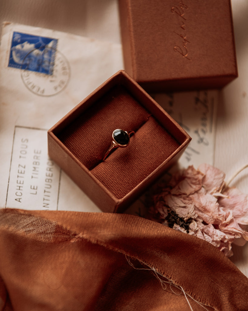 Selma 9ct Gold Onyx Ring