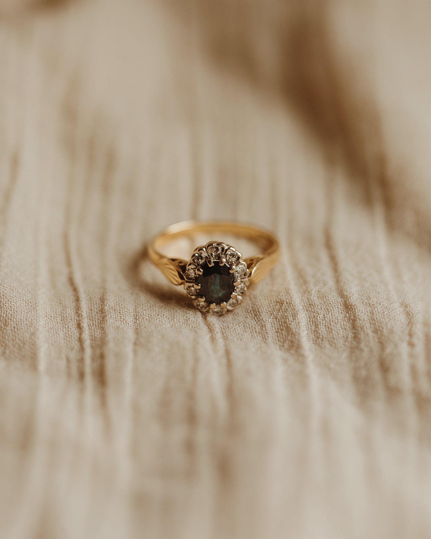 Image of Gwendolyn 1975 18ct Gold Sapphire & Diamond Ring