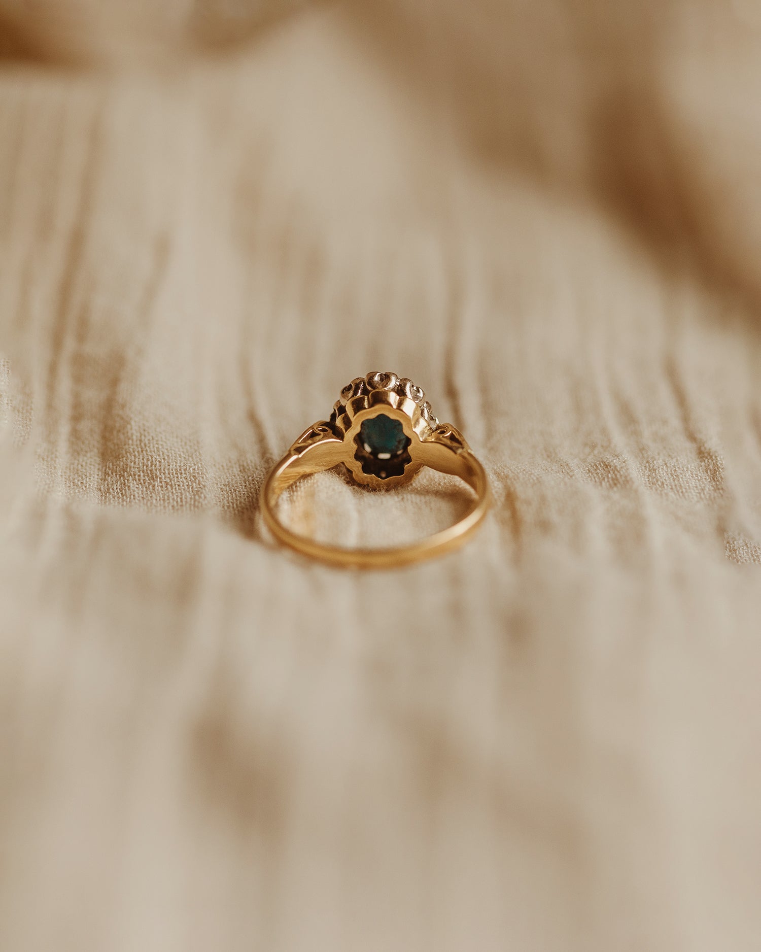 Gwendolyn 1975 18ct Gold Sapphire & Diamond Ring