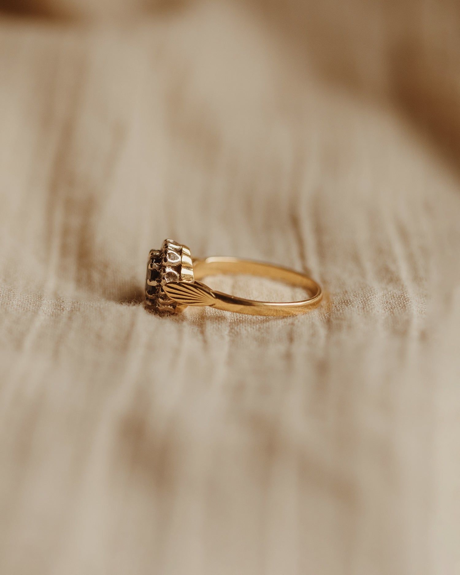 Gwendolyn 1975 18ct Gold Sapphire & Diamond Ring