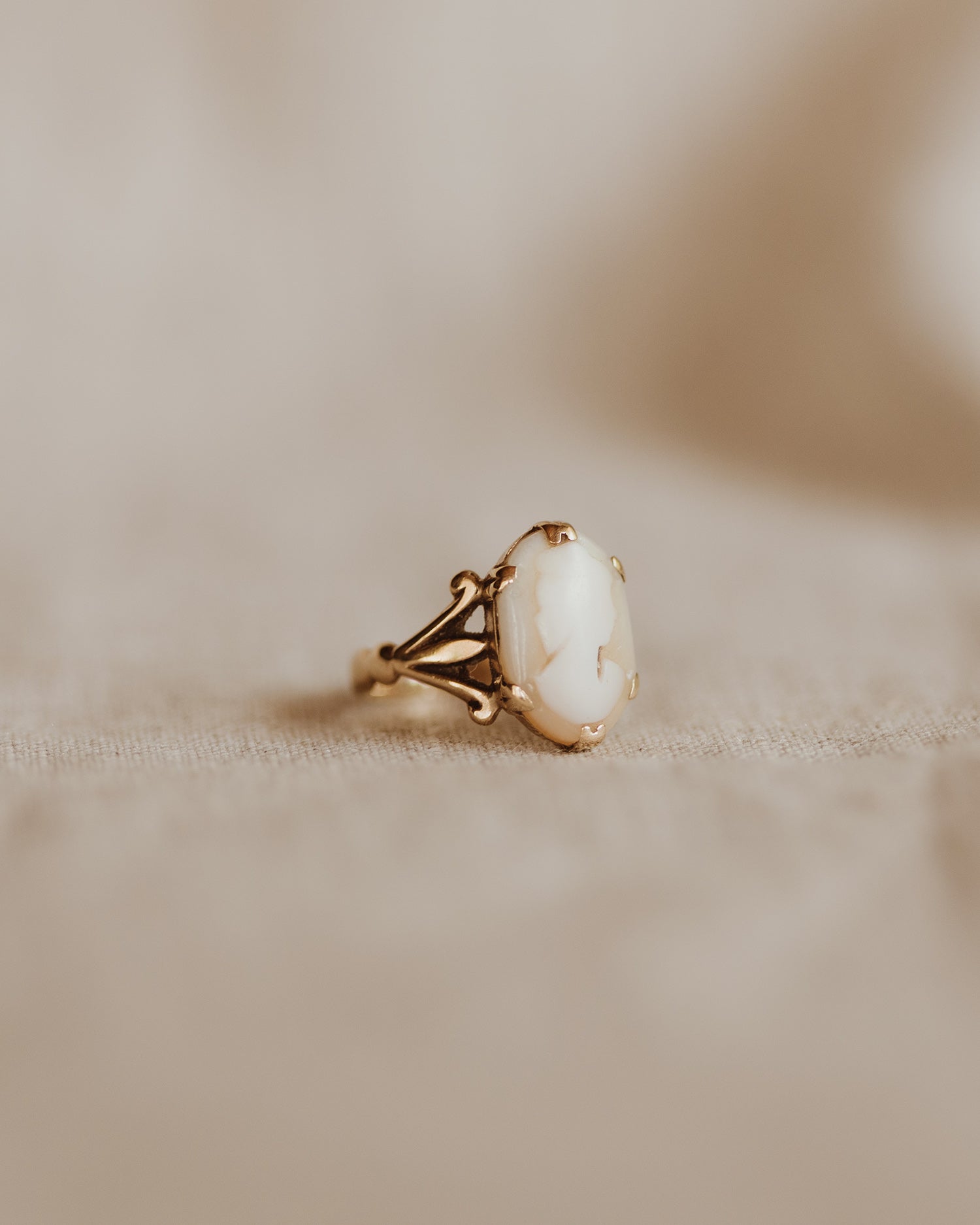 Marguerite 9ct Gold Cameo Ring