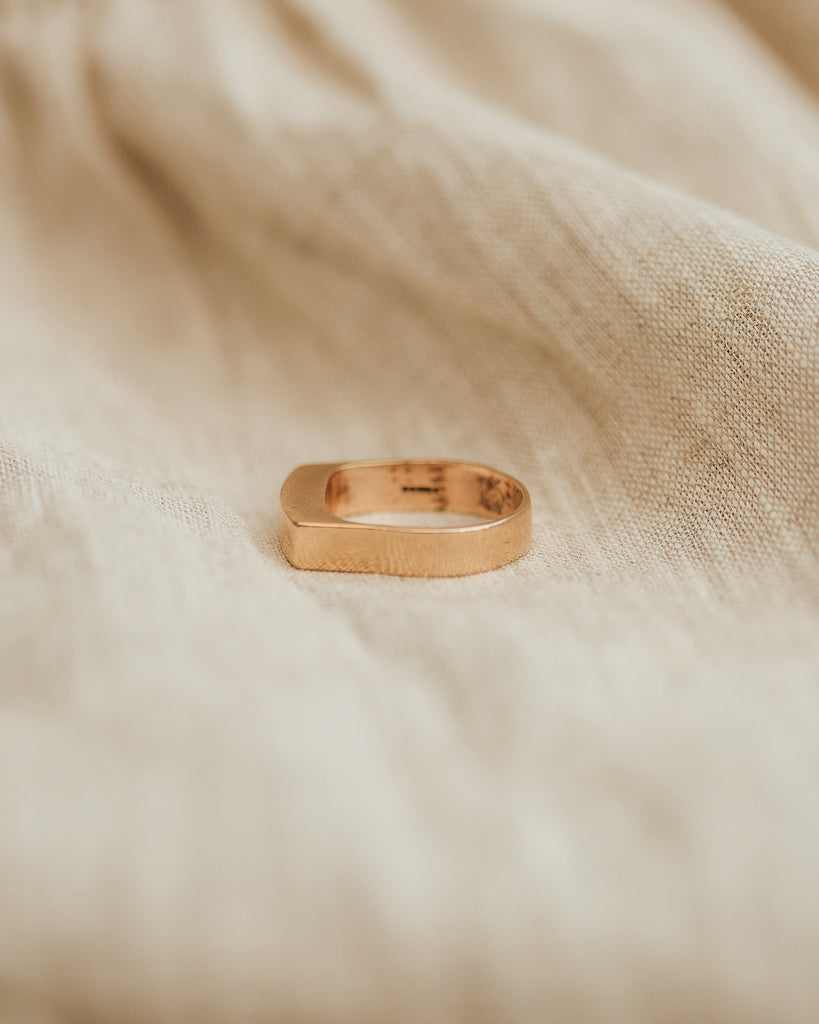 Trudy 1974 9ct Gold Signet Ring