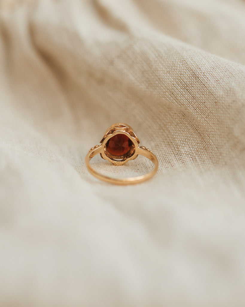 Victoria 1979 9ct Gold Garnet Ring