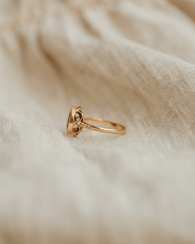 Victoria 1979 9ct Gold Garnet Ring