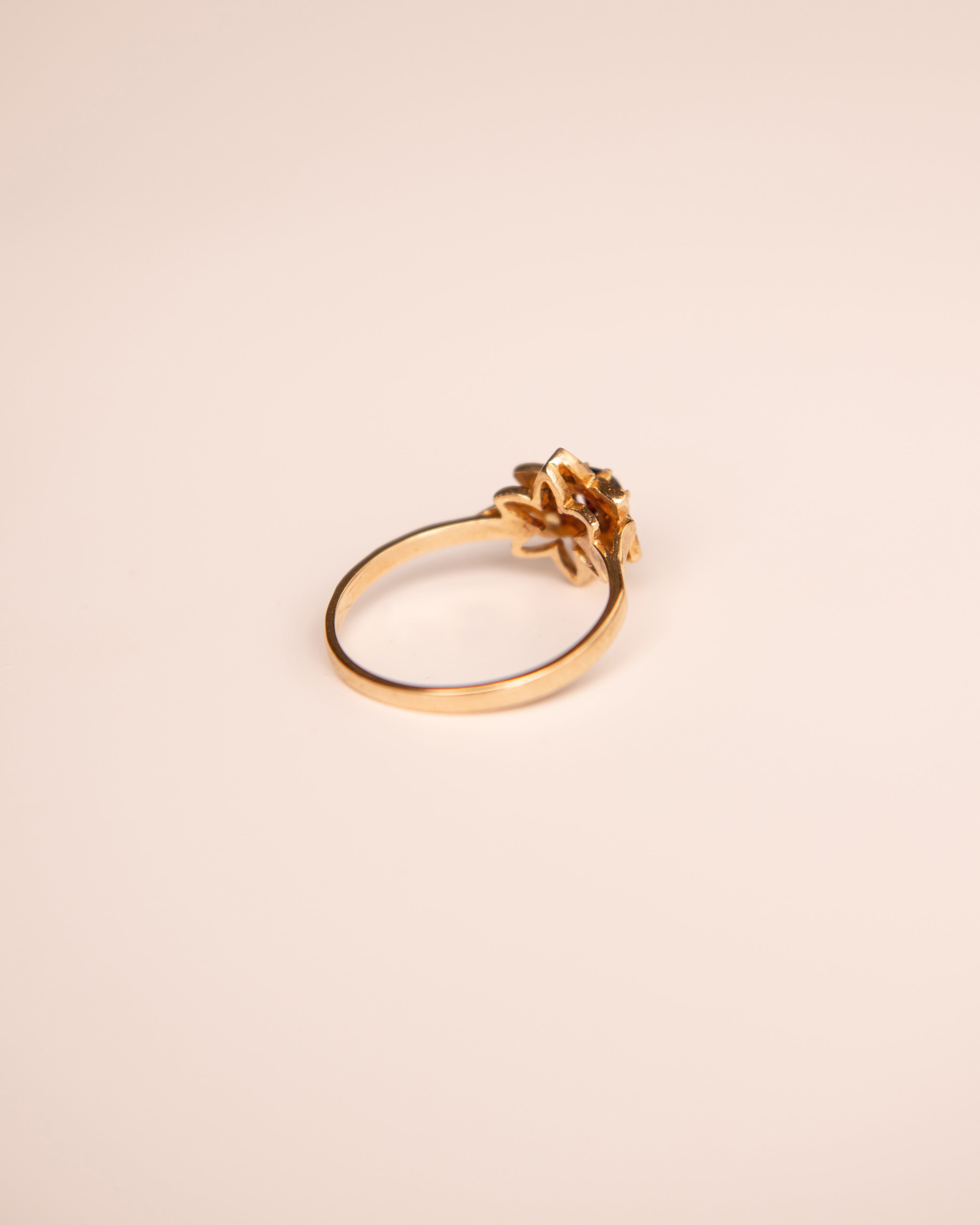 Dahlia 9ct Gold Garnet Flower Ring