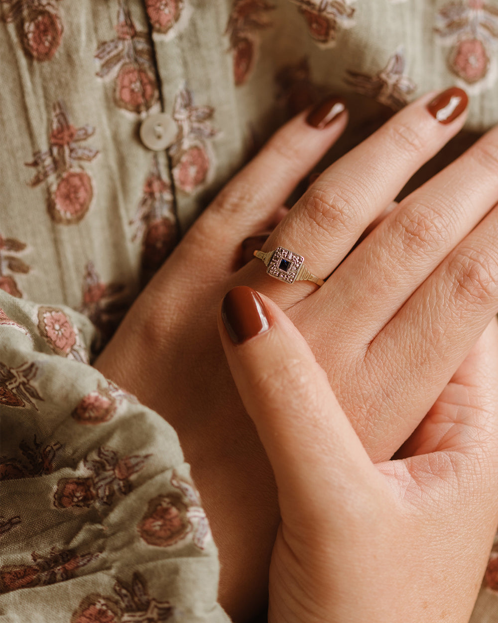 Lois 9ct Gold Art Deco Sapphire Ring