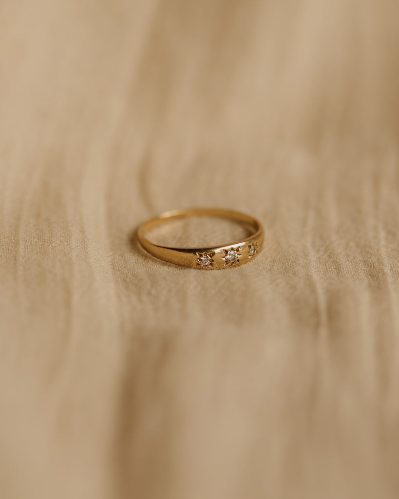 Wallis 9ct Gold Vintage CZ Ring