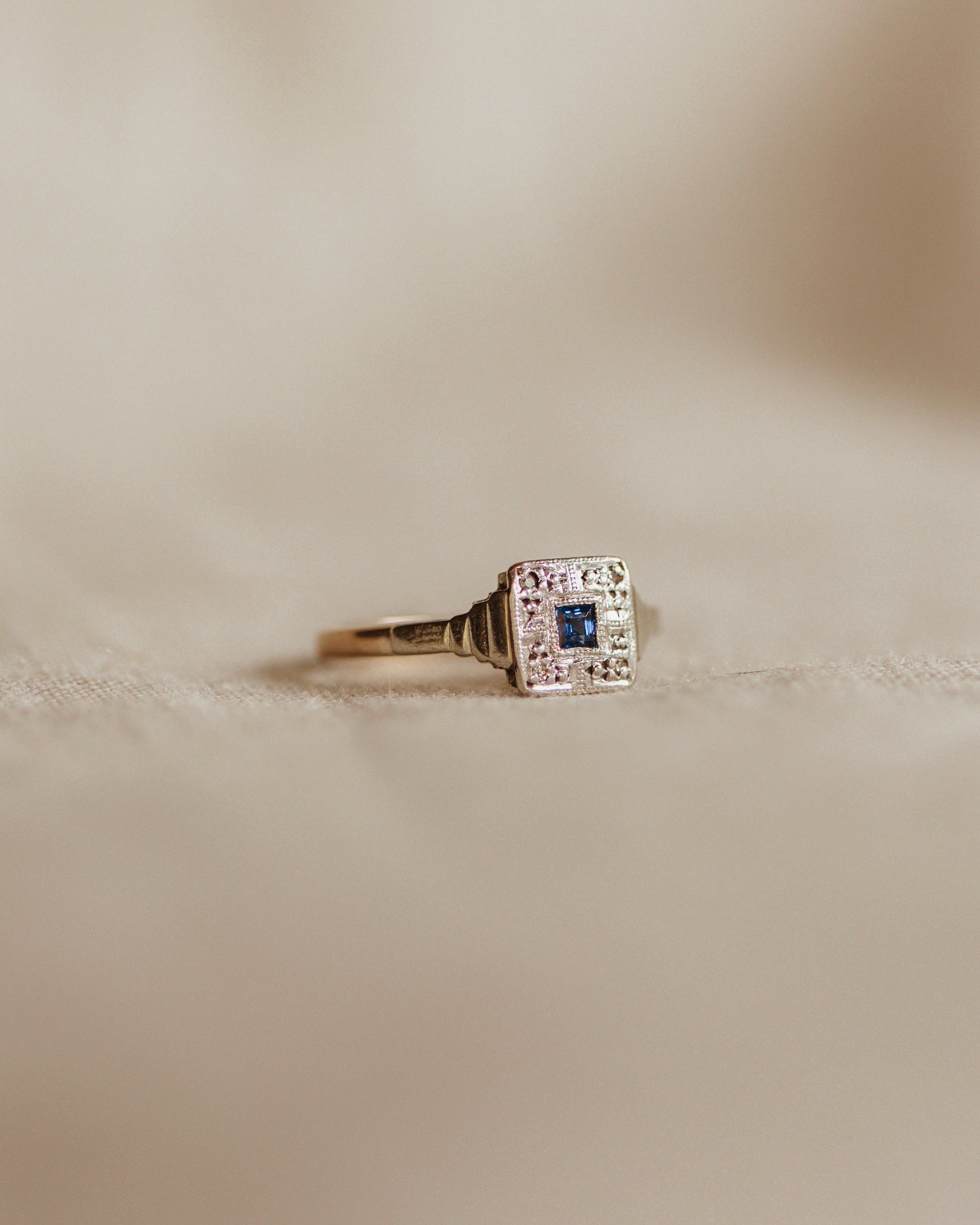 Lois 9ct Gold Art Deco Sapphire Ring