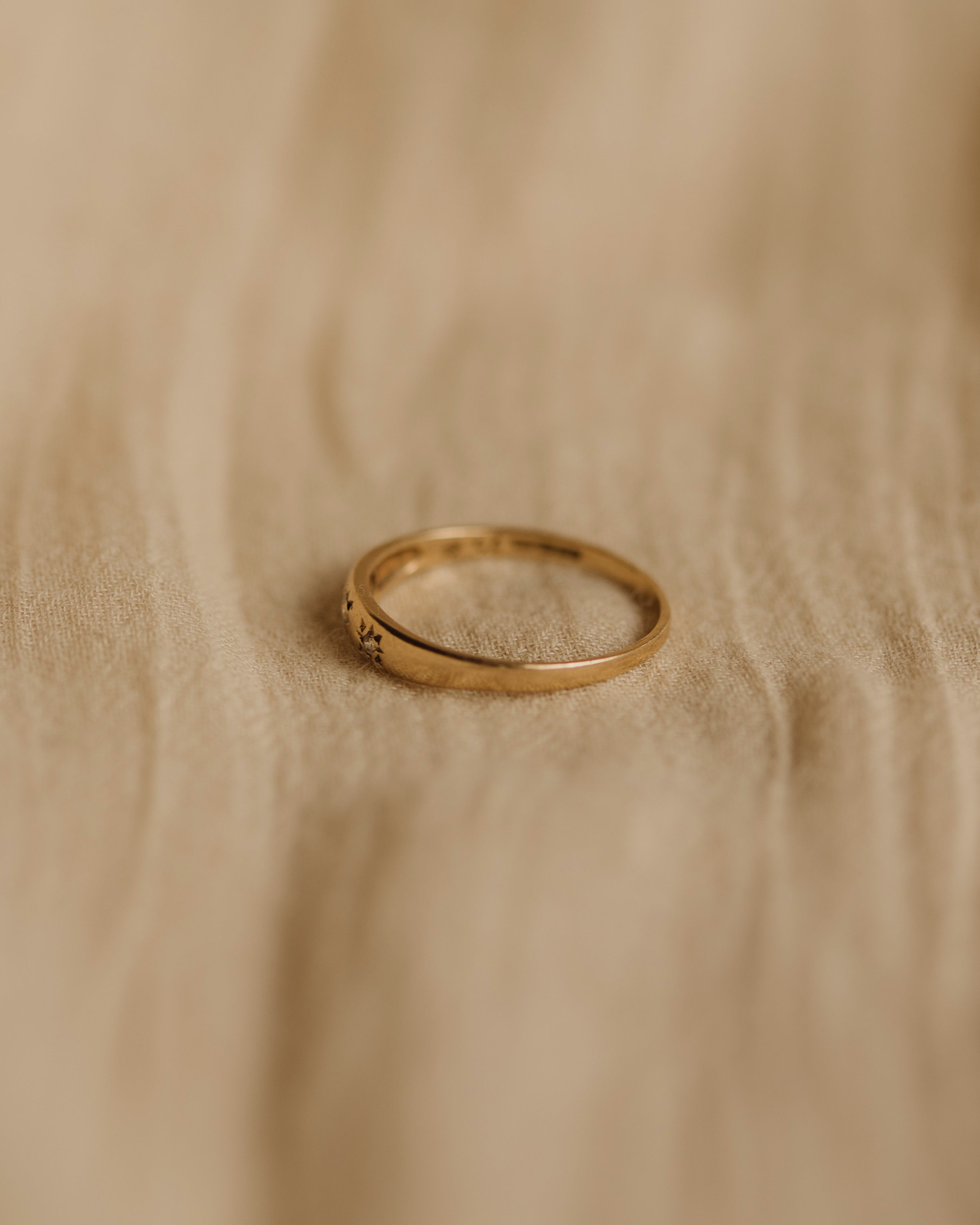 Wallis 9ct Gold Vintage CZ Ring