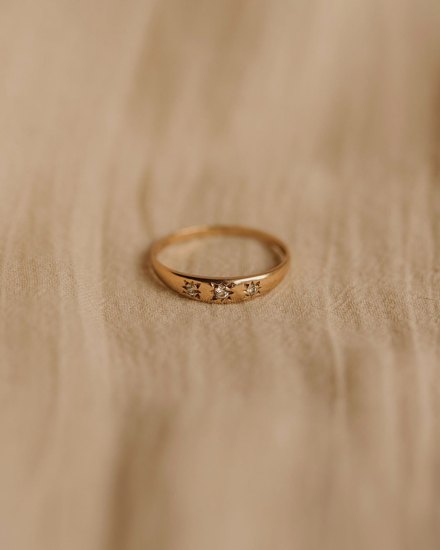 Image of Wallis 9ct Gold Vintage CZ Ring
