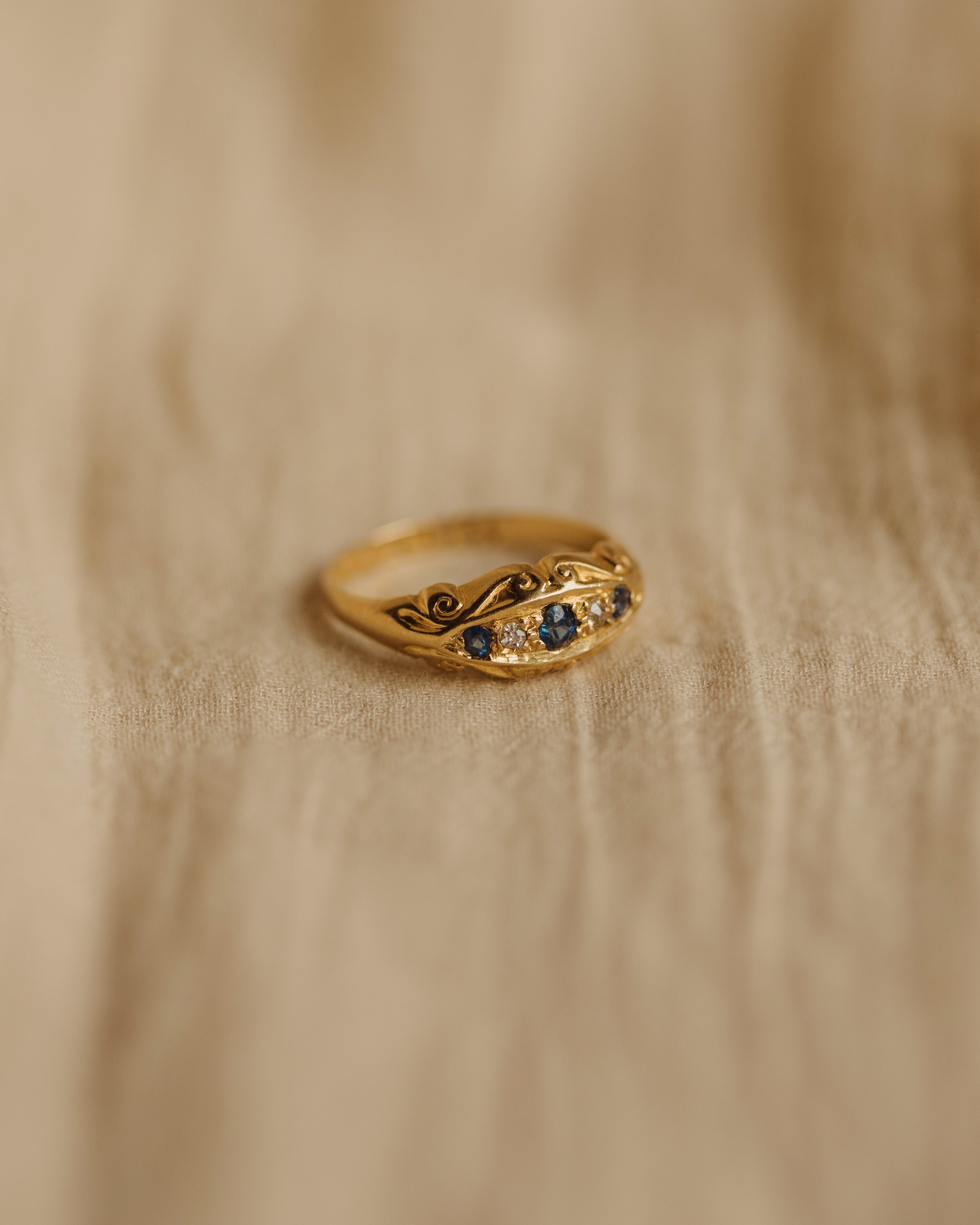 Olive 1918 18ct Gold Sapphire & Diamond Ring