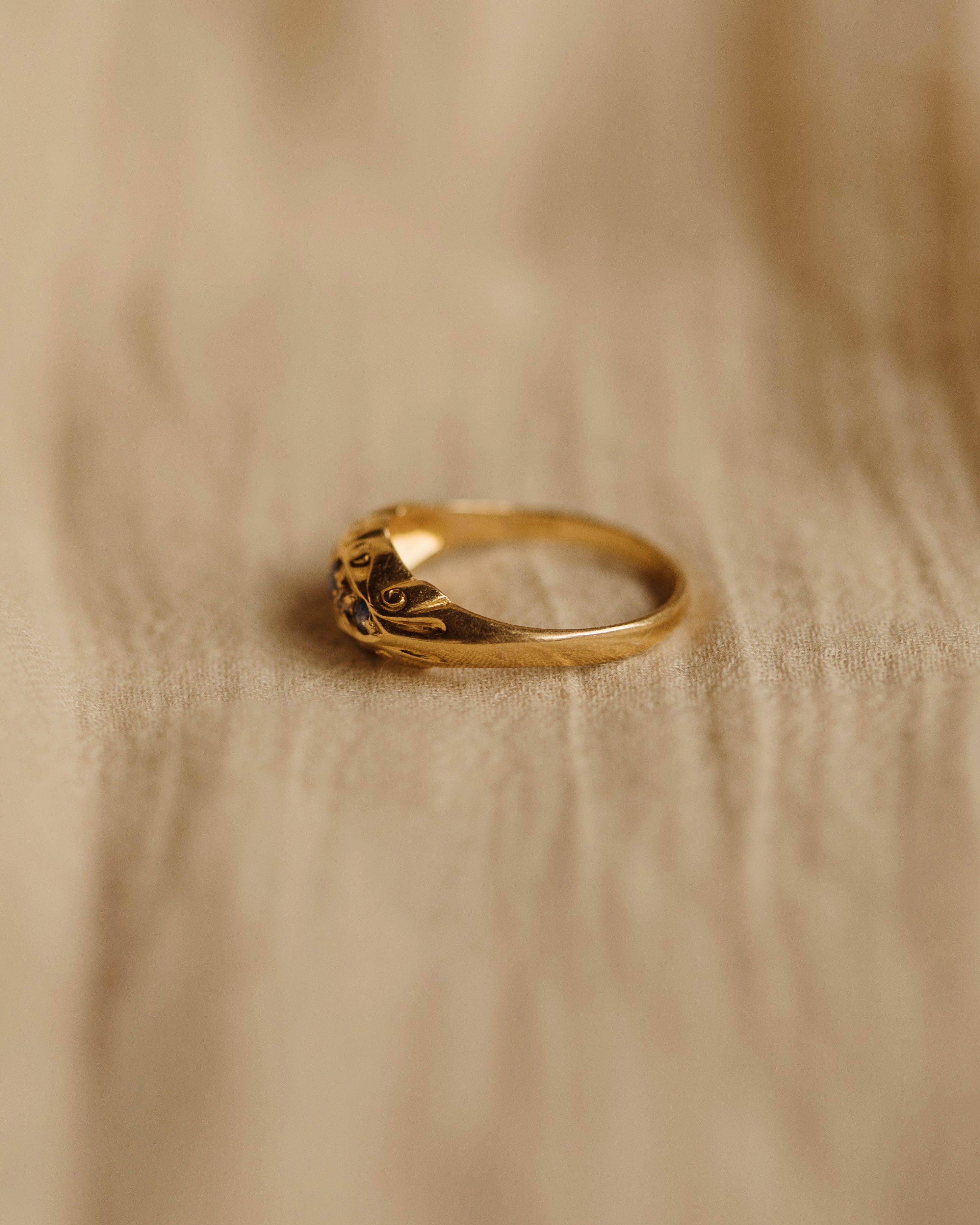 Olive 1918 18ct Gold Sapphire & Diamond Ring