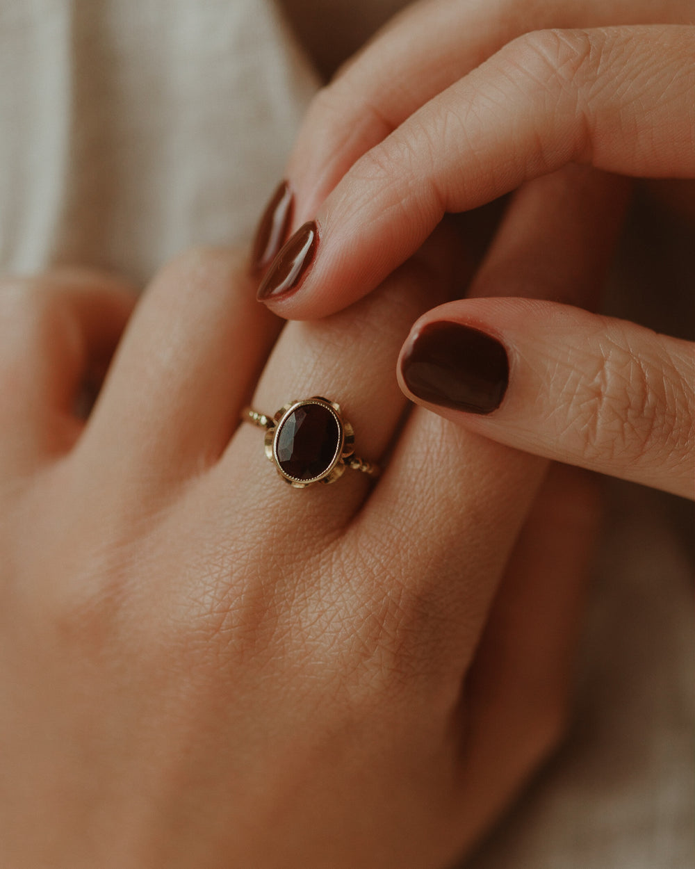 Victoria 1979 9ct Gold Garnet Ring